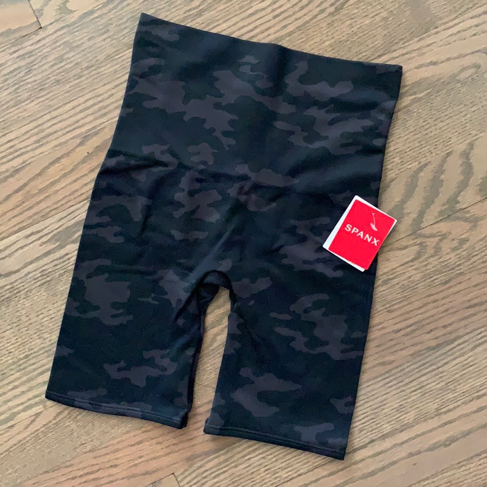 Spanx camo bike shorts NWT size S